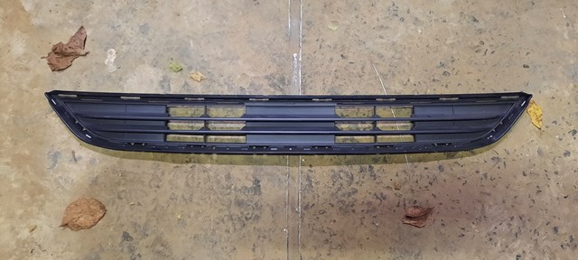 51117338491 Решетка бампера переднего центральная купить Украина