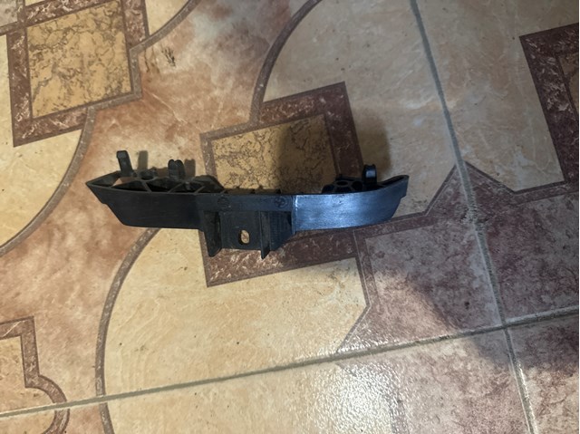 BMW 51117385350 Направляющая переднего бампера правая в наличии Львов