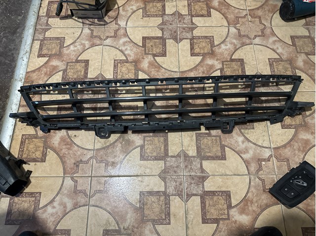 BMW 51117421798 Решетка бампера переднего нижняя в наличии Сумы