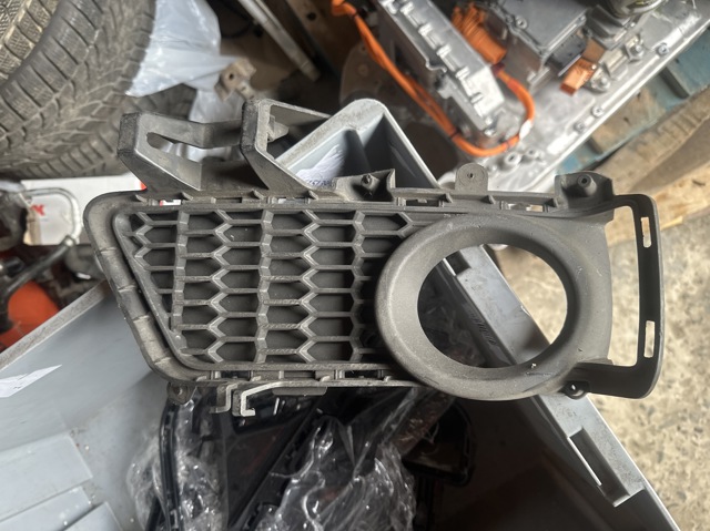 Заглушка противотуманки передней правой 51118054156 BMW