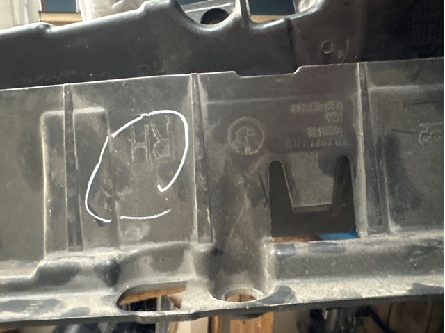 Опора порога (крепление) 51777207198 BMW