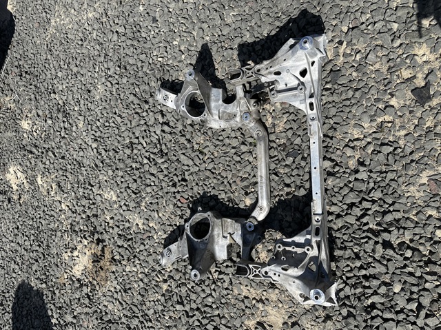 Балка передней подвески 6887340 BMW