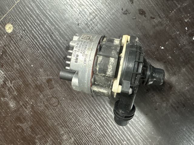 Водяной насос охлаждения электро дополнительный 11515A30246 BMW