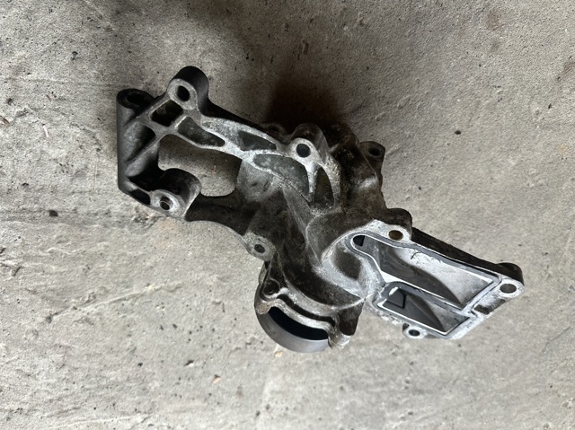 Водяной насос 11518601366 BMW
