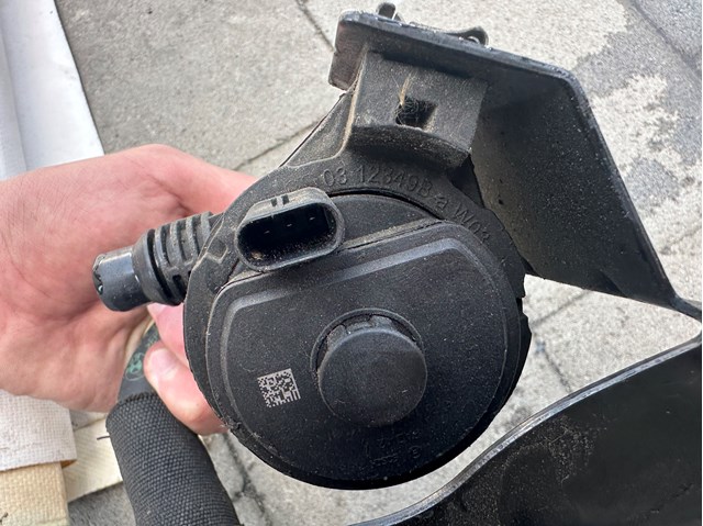 BMW 11518671654 Дополнительная помпа в наличии Черкассы