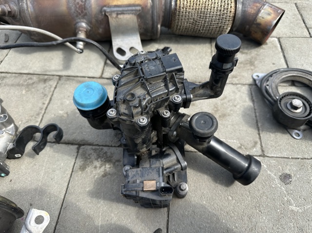 Корпус термостата 11538642559 BMW