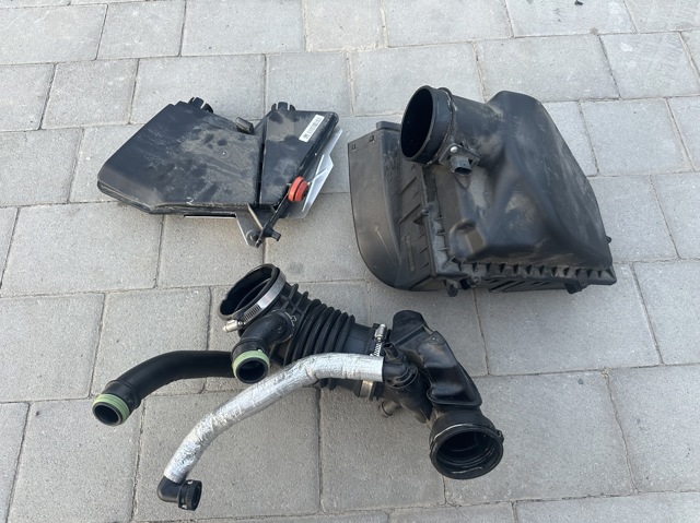  Корпус воздушного фильтра 13717643301 BMW