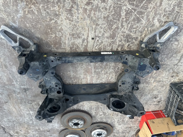 Крабобалка передней подвески 31106891256 BMW