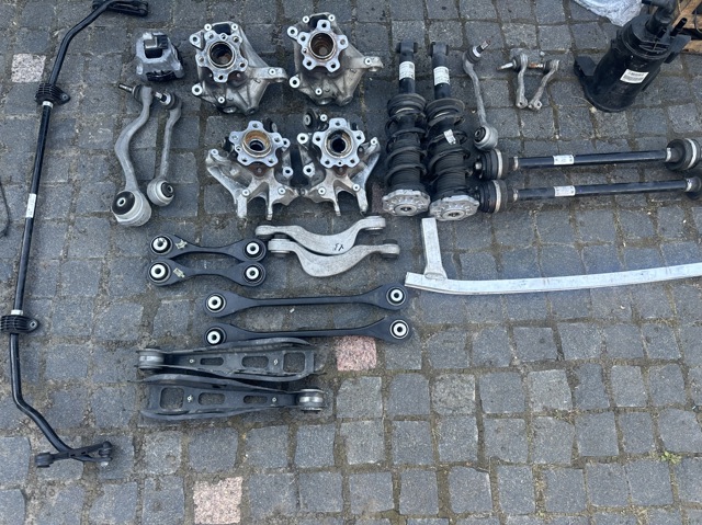 Нижний правый рычаг передней подвески 31108854990 BMW