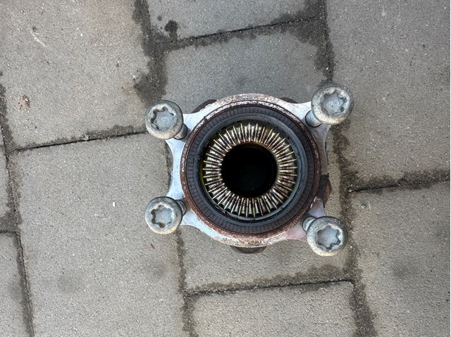 Подшипник в сборе со ступицей передний 31206893686 BMW