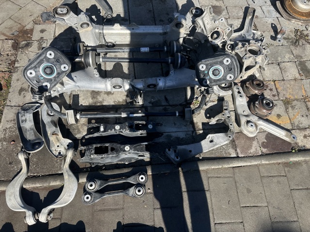 Стабилизатор поперечной устойчивости передний 31356873973 BMW