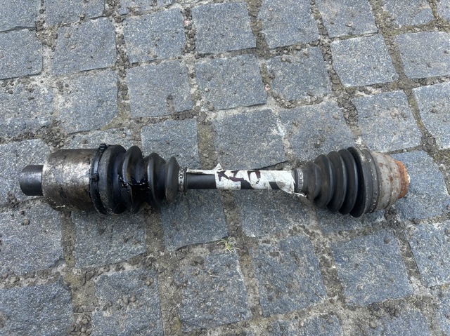 Полуось передняя, правая 31605A2E052 BMW