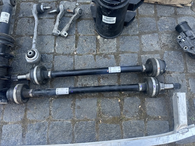 Полуось задняя, правая 33208679940 BMW