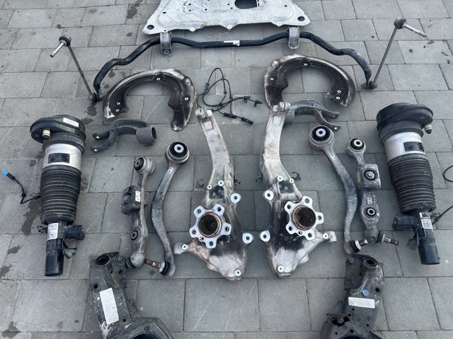 Амортизатор подвески передний правый 37106892426 BMW