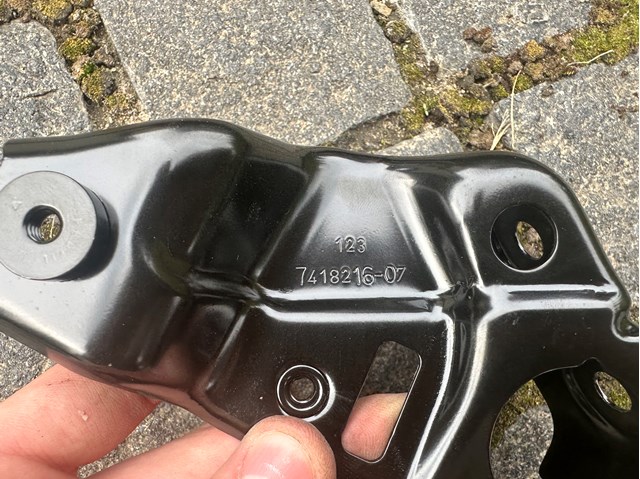 41007492366 BMW Кронштейн крыла заднего купить в Тернополь