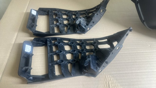 BMW 51117421850 Кронштейн бампера переднего правый в наличии Львов
