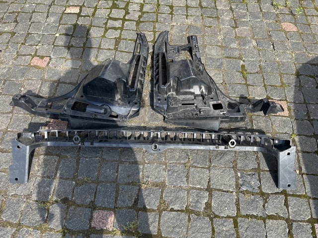 Кронштейн бампера заднего 51127296779 BMW