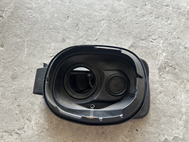 51177405751 BMW Корпус заливной горловины топливного бака купить в Каменское