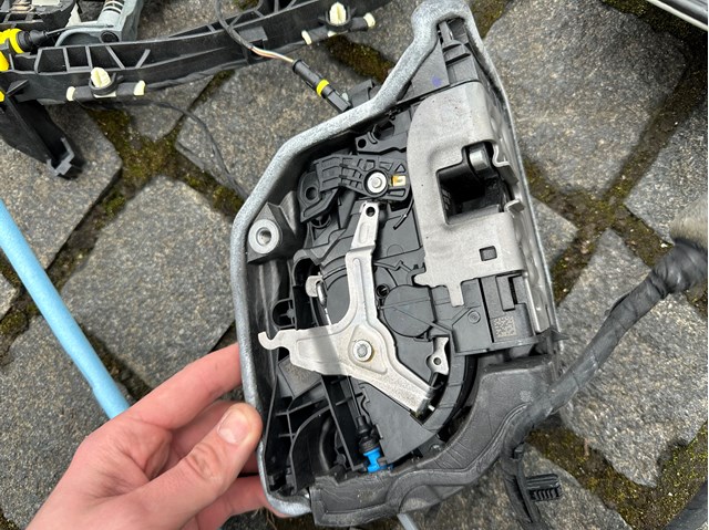 Замок задней двери, правой 51229464884 BMW