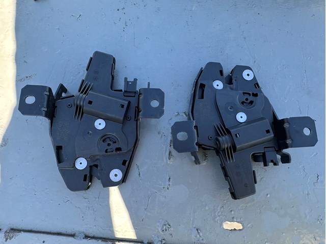 Замок и ручка двери задка 51249880874 BMW