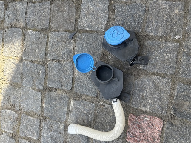 Горловина бачка омывателя 51317399028 BMW