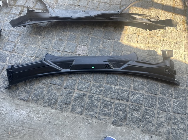 Водосток лобового стекла, жабо 51717399015 BMW
