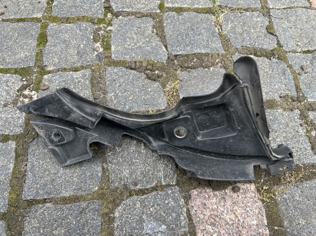 Накладка водосточного желоба задняя правая 51767329402 BMW