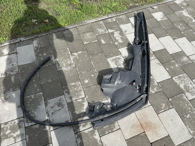 Уплотнитель арки крыла 51767469501 BMW