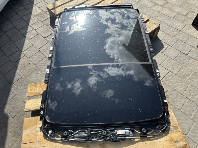 Крышка люка крыши передняя 54109466703 BMW