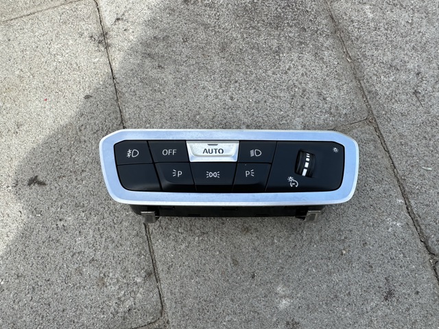 Переключатель света фар на "торпедо" 61315A16B02 BMW