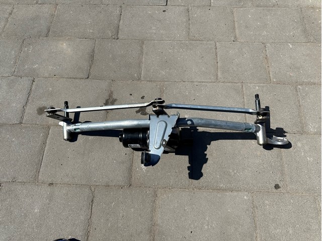 Трапеция щеток лобового стекла 61619880517 BMW