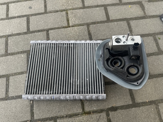 Радиатор испарителя кондиционера 64119496918 BMW