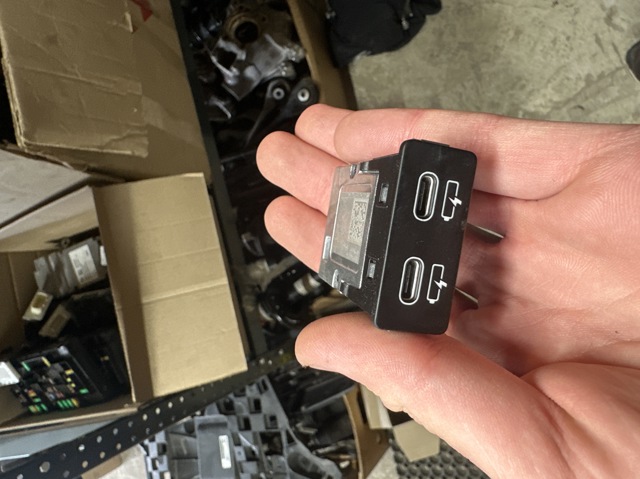 USB-разветвитель 84108711938 BMW