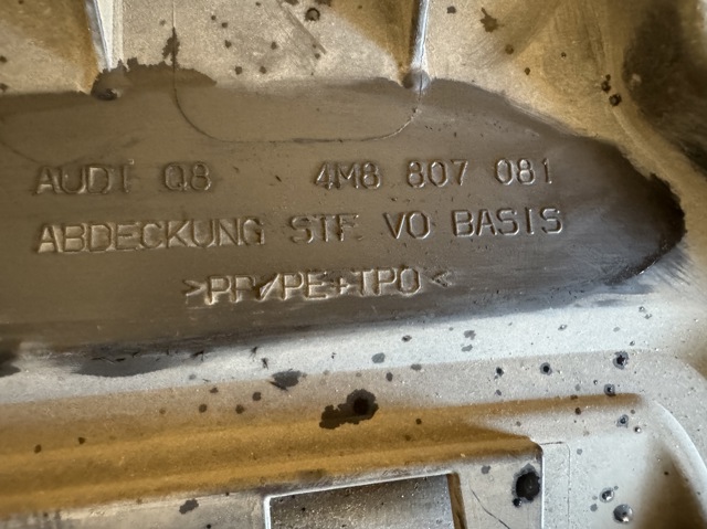 4M8807081 VAG Накладка передней панели (суппорта радиатора) верхняя купить в Харьков