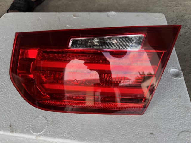 Фонарь задний внутренний правый 63217371112 BMW