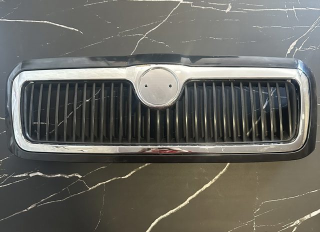 Решетка радиатора 1U0853651 VAG