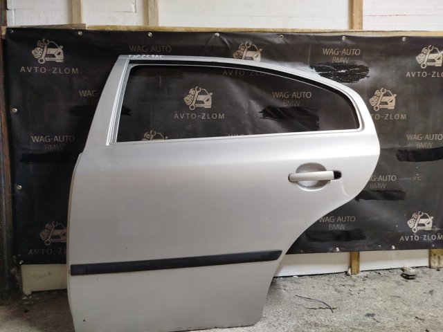 Дверь пассажирская задняя левая 1U4833051 VAG