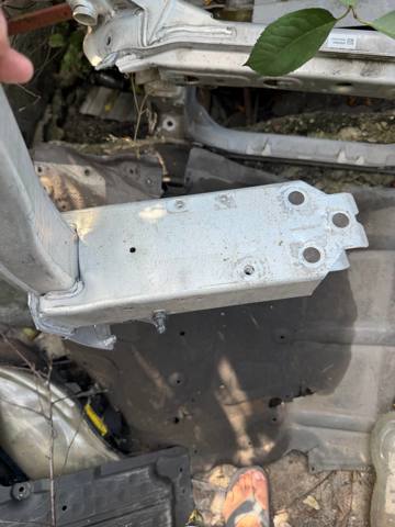 51117385289 BMW Усилитель переднего бампера купить в Украина