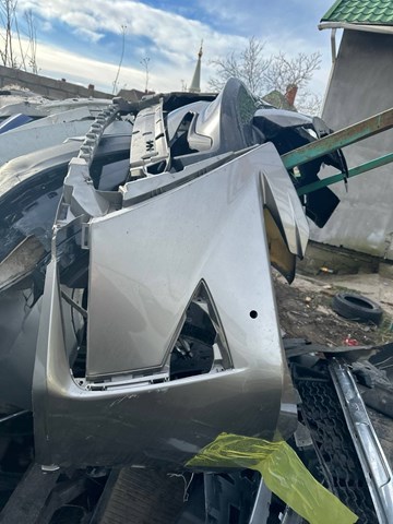 Передний бампер 521190E934 TOYOTA