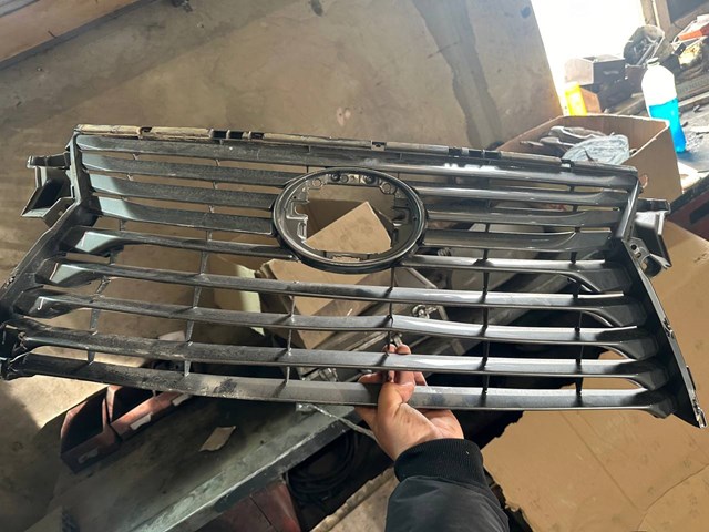Решетка радиатора 531110E170 TOYOTA