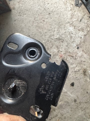 Стояк-крюк замка капота 81A823186A VAG