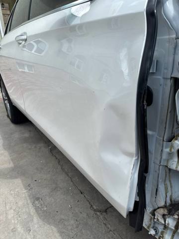 Пассажирская передняя дверь A2137200205 MERCEDES