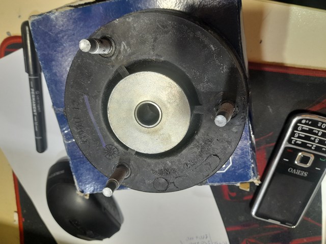 Опора передней стойки 4070497 FORD
