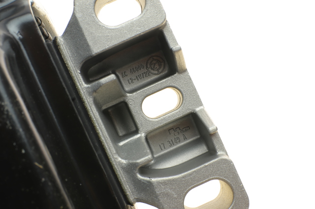 1001991098 Левая подушка двигателя купить Одесса