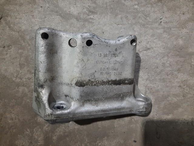 Кронштейн подушки (опоры) двигателя, правой 11128511299 BMW