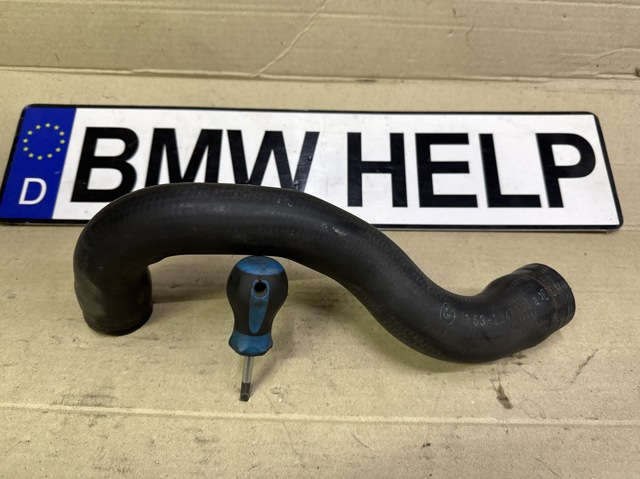 Нижний патрубок радиатора 11531247203 BMW