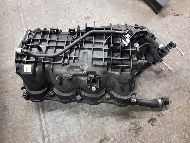 Впускной коллектор 11618603914 BMW