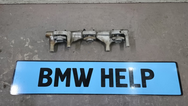 Рампа форсунок системы впрыска топлива 13537643082 BMW