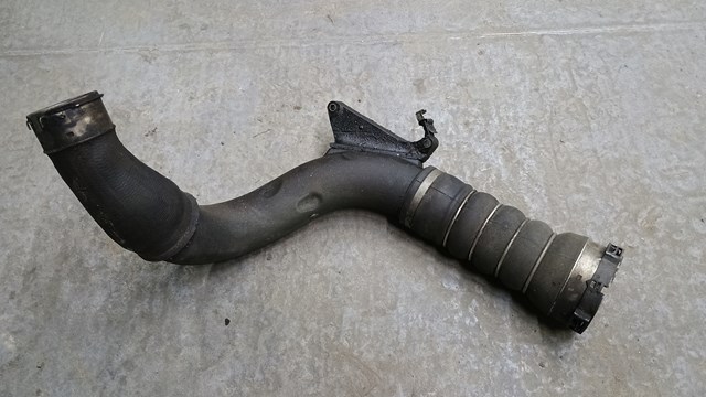 Шланг интеркуллера 13718616212 BMW