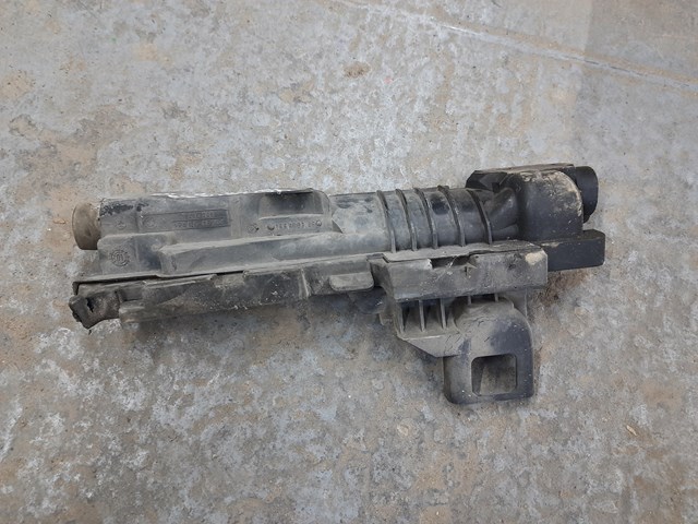 Кронштейн радиатора правый 1436248 BMW
